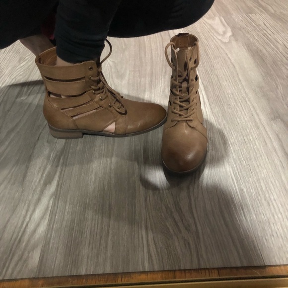 Boots - Picture 8 of 8